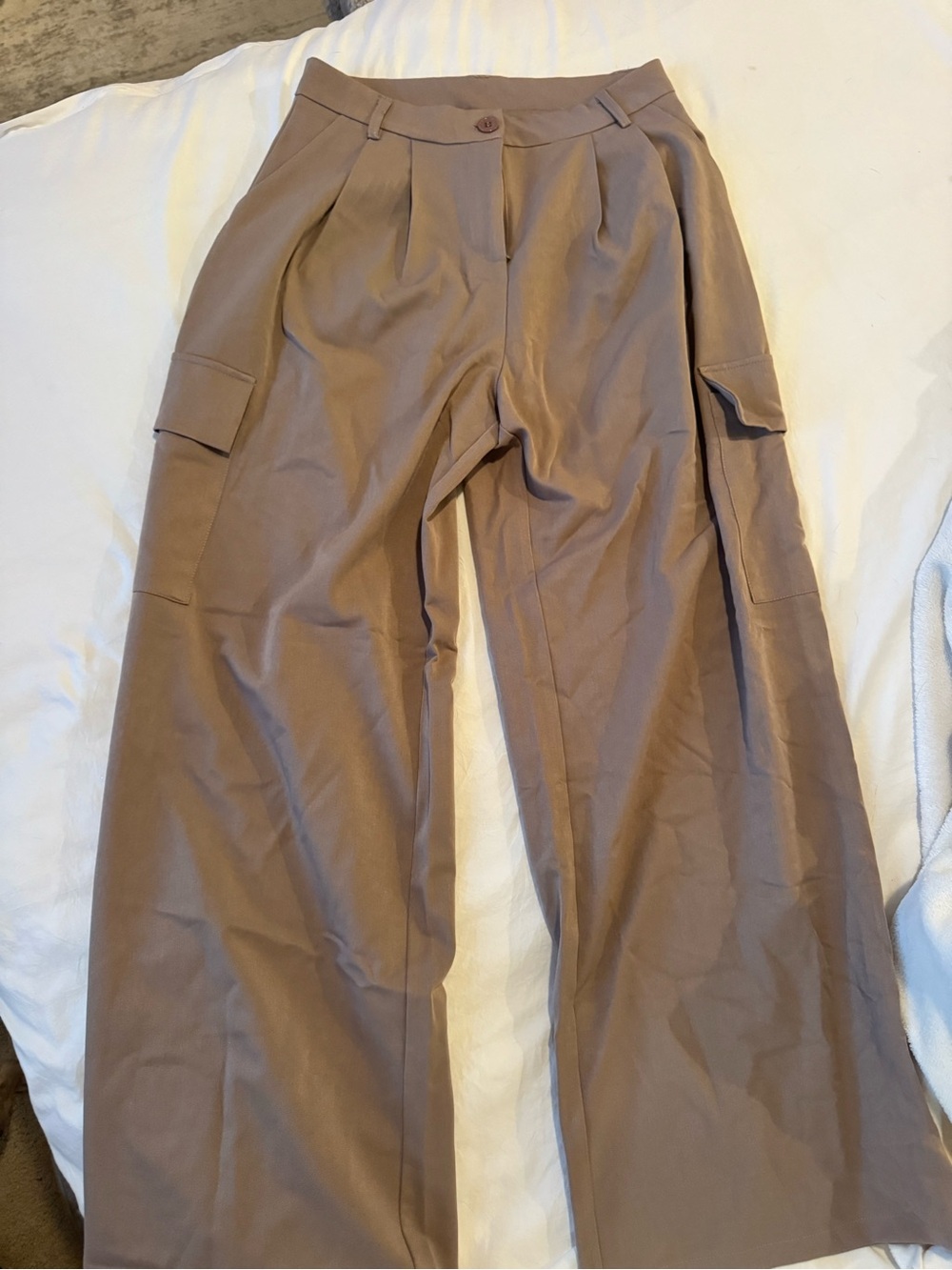 Fashion Nova Men's Wide-Leg Cargo Pants in Taupe